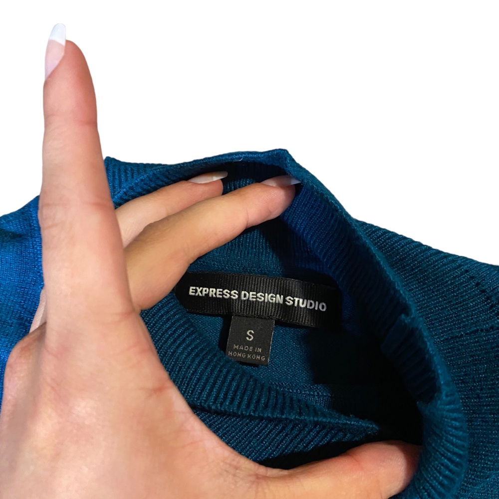Express Design Studio Puff Sleeve Top - Picture 4 of 4